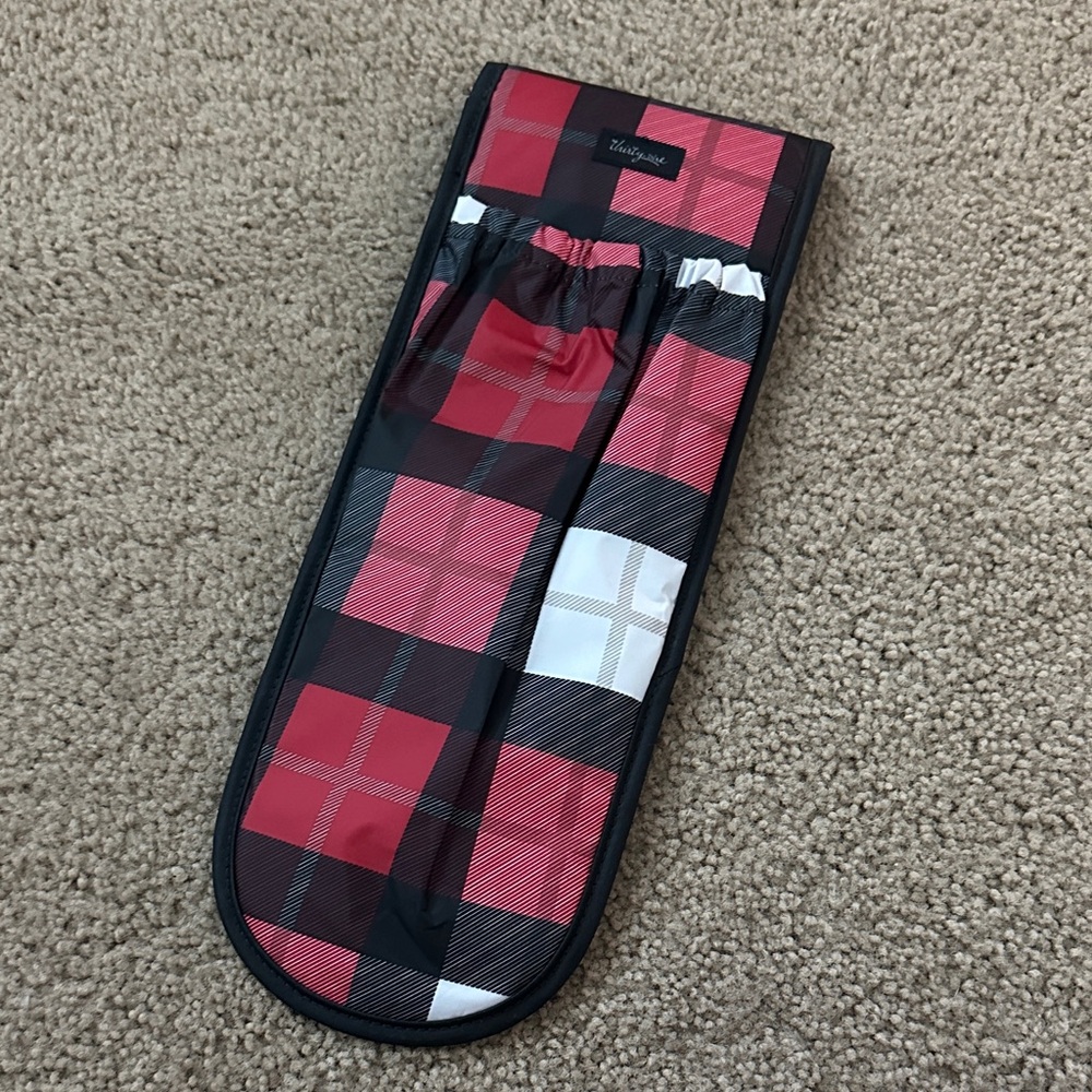 thirty-one Red and Black Plaid style sleeve